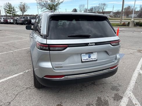 New 2026 Jeep Grand Cherokee Laredo AWD/4WD image 22