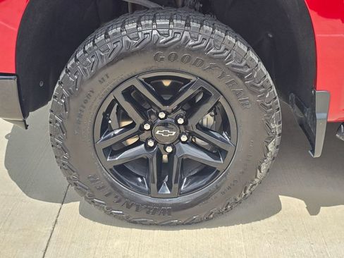 Used 2024 Chevrolet Silverado 1500 LT Trail Boss w/ LT Trail Boss Premium Package AWD/4WD image 8