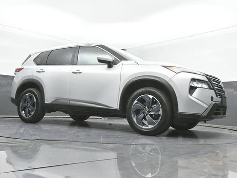 Used 2025 Nissan Rogue SV FWD image 43