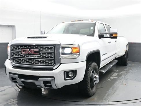 Used 2018 GMC Sierra 3500 Denali w/ Duramax Plus Package image 6