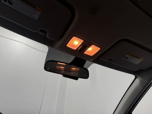 Used 2025 Hyundai Venue SEL FWD image 29