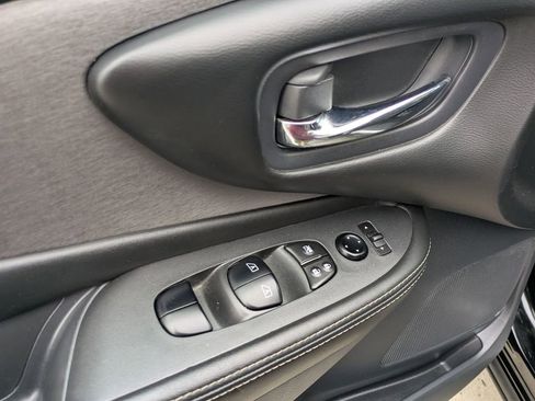 Used 2023 Nissan Murano SV FWD image 16