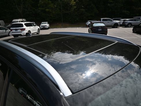 Used 2025 Volvo XC40 B5 Core image 14