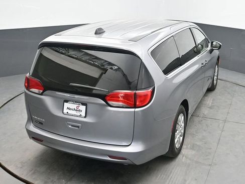 Used 2020 Chrysler Voyager L FWD image 28