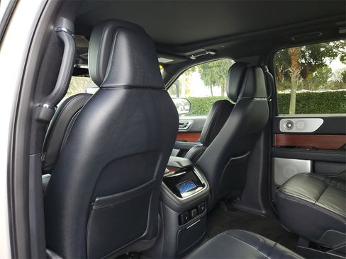 Certified 2022 Lincoln Navigator L Reserve image 10