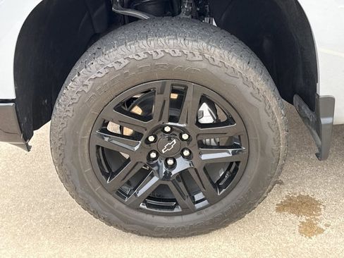 Used 2024 Chevrolet Silverado 1500 Custom Trail Boss w/ Turbomax Blackout Package AWD/4WD image 13