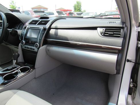 Used 2013 Toyota Camry XLE w/ Leather Pkg FWD image 35