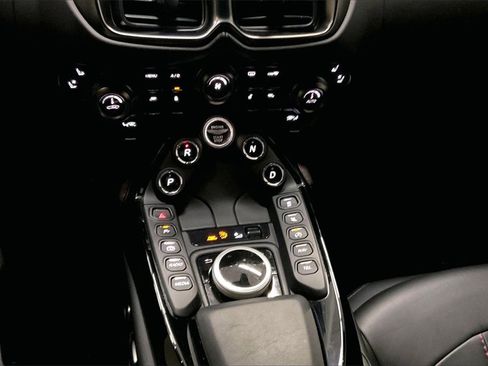 Used 2021 Aston Martin V8 Vantage Base image 32