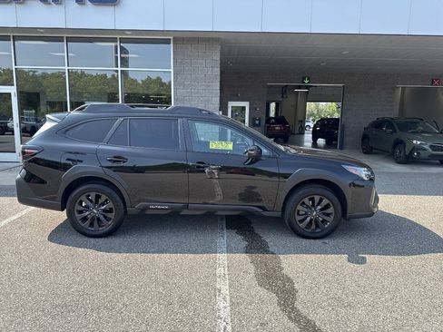 Used 2025 Subaru Outback Onyx Edition AWD/4WD image 3