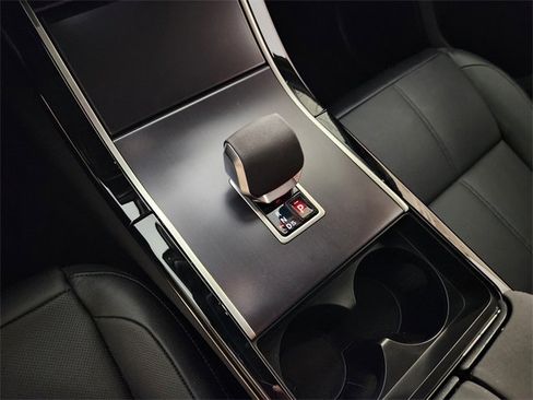 Used 2026 Land Rover Range Rover Velar Dynamic SE image 19