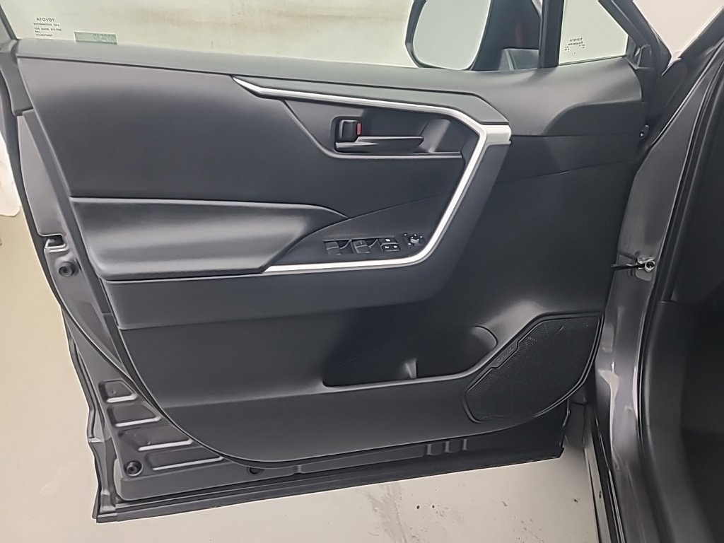 Used 2025 Toyota RAV4 LE AWD/4WD image 21