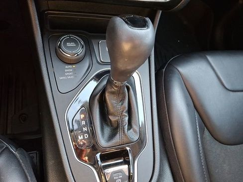 Used 2021 Jeep Cherokee Latitude Plus image 15