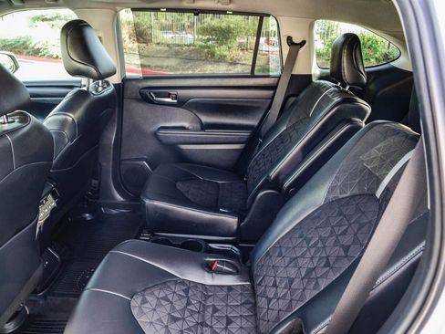 Certified 2024 Toyota Highlander XLE image 21
