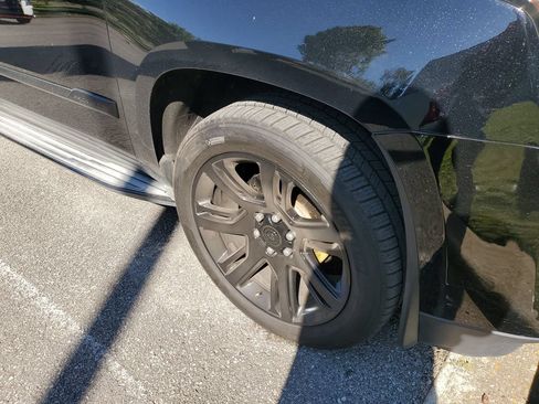 Used 2015 Cadillac Escalade ESV Luxury RWD image 3
