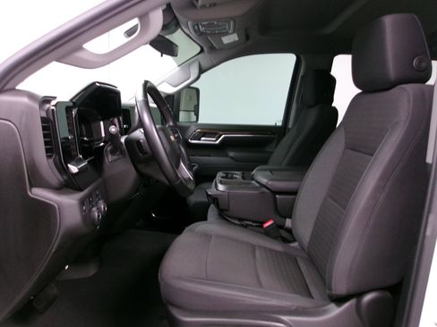 Used 2025 Chevrolet Silverado 2500 LT AWD/4WD image 9