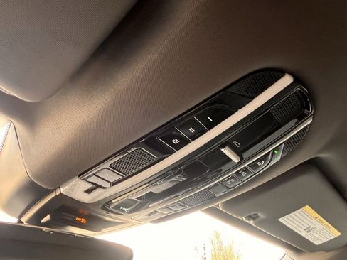 Used 2022 Porsche Cayenne Platinum Edition image 22