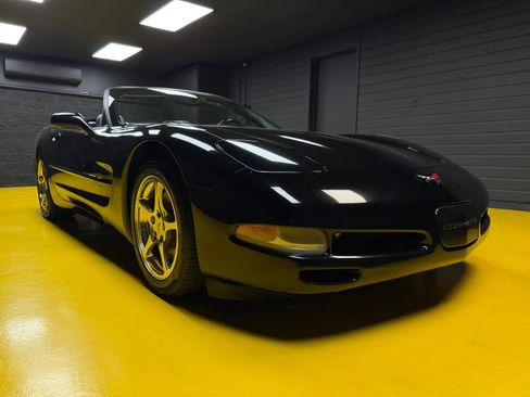 Used 2001 Chevrolet Corvette Convertible w/ Preferred Equipment Group2 image 3