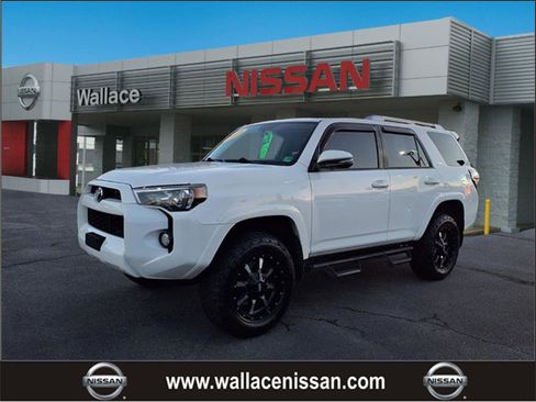 Used 2018 Toyota 4Runner SR5 image 1