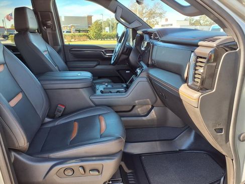 Used 2024 GMC Sierra 2500 AT4 w/ AT4 Preferred Package image 13