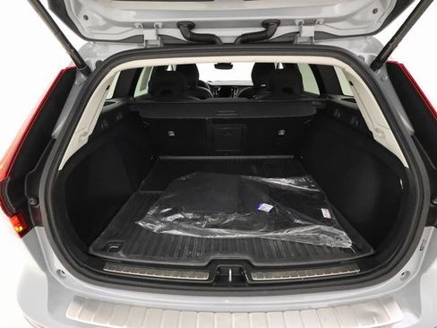 Used 2024 Volvo V60 B5 Cross Country Plus image 19