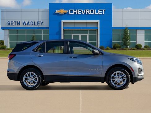 Used 2024 Chevrolet Equinox LS w/ Driver Confidence II Package FWD image 8