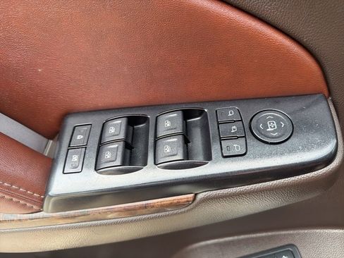 Used 2015 Chevrolet Tahoe LTZ AWD/4WD image 30