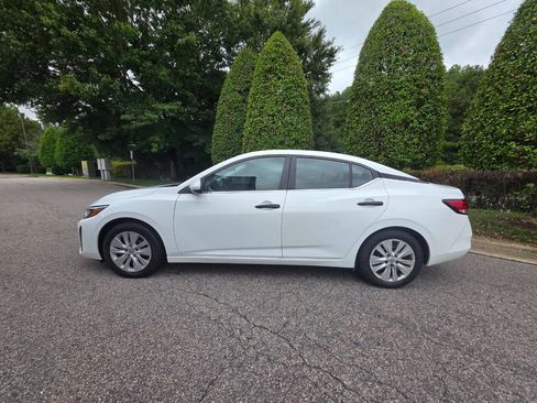 Used 2024 Nissan Sentra S FWD image 2
