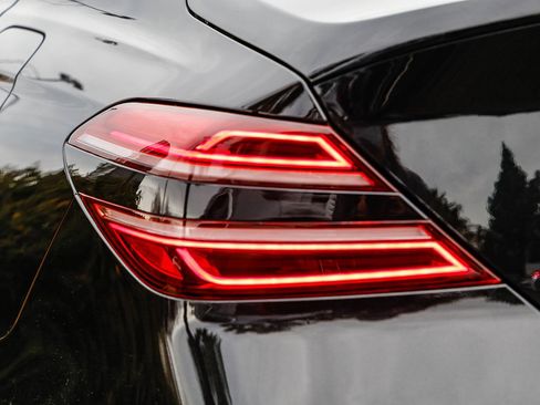 Used 2025 Genesis G70 2.5T image 8