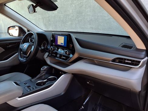 Certified 2023 Toyota Highlander LE image 22