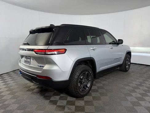 Used 2024 Jeep Grand Cherokee Trailhawk w/ Advanced Protech Group II AWD/4WD image 8