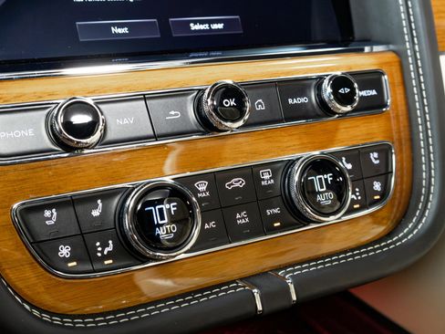 Used 2021 Bentley Bentayga w/ First Edition Specification AWD/4WD image 78