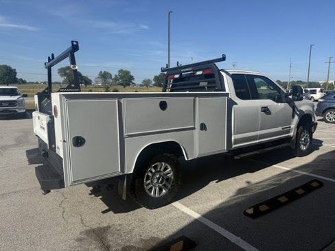 Used 2019 Ford F350 XLT AWD/4WD image 2