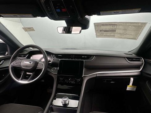 New 2025 Jeep Grand Cherokee Altitude image 20