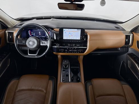 Used 2024 Nissan Pathfinder Platinum image 27