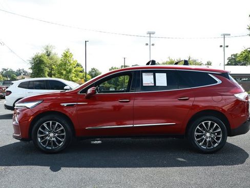 Used 2022 Buick Enclave Essence w/ Sound and Sites Package FWD image 9