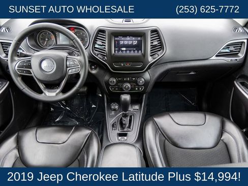 Used 2019 Jeep Cherokee Latitude Plus AWD/4WD image 44