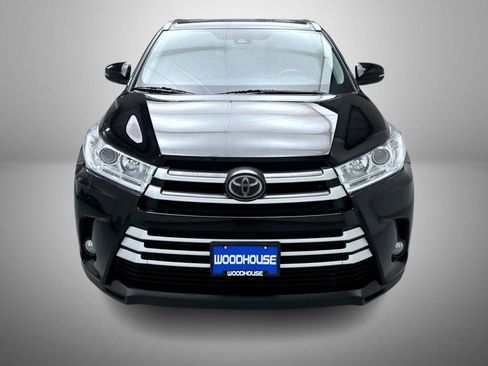 Used 2019 Toyota Highlander XLE image 2