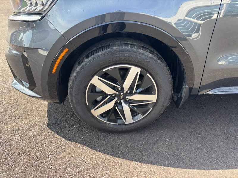 Certified 2023 Kia Sorento S w/ Panoramic Sunroof Package FWD image 17