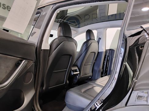 Used 2021 Tesla Model Y 2WD image 7