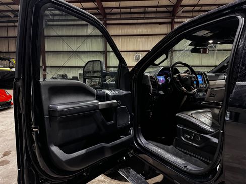 Used 2020 Ford F350 Platinum w/ Tremor Off-Road Package image 13