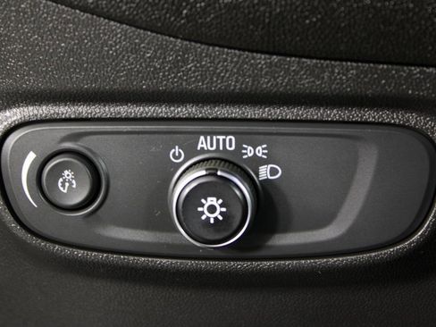 Used 2021 Chevrolet Equinox LS image 20