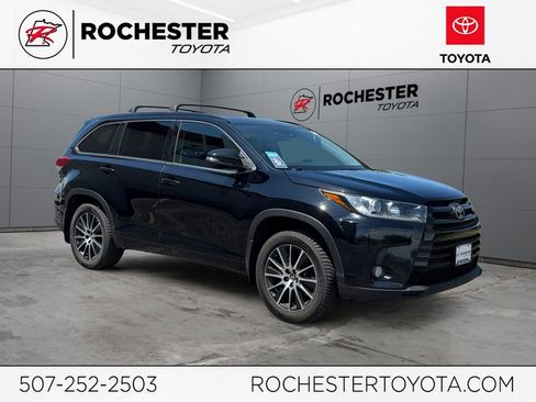 Used 2017 Toyota Highlander SE AWD/4WD image 1