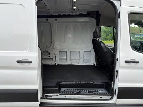 Used 2025 Ford Transit 250 148 Medium Roof Extended AWD image 31