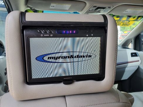 Used 2012 Toyota Sienna XLE image 30