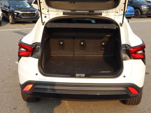 Used 2026 Chevrolet Trax RS w/ Sunroof Package FWD image 33