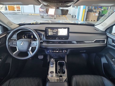 Used 2025 Mitsubishi Outlander SEL AWD/4WD image 17