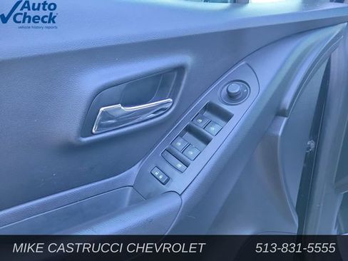 Used 2019 Chevrolet Trax LT w/ LT Convenience Package AWD/4WD image 20