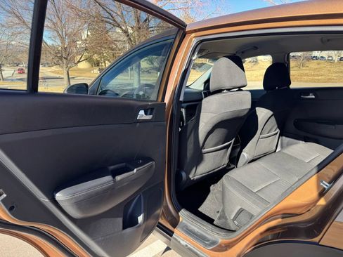 Used 2017 Kia Sportage LX AWD/4WD image 9