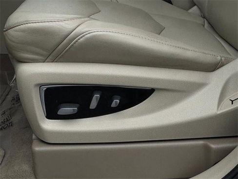 Used 2019 Cadillac Escalade Premium Luxury image 13
