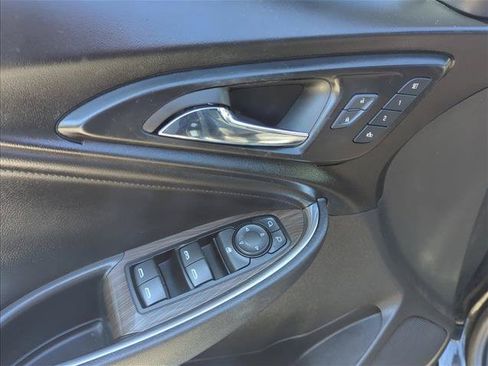 Used 2017 Chevrolet Malibu Premier w/ Premier Sun and Wheel Package FWD image 11